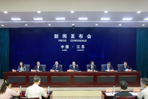 省政府召开《江苏省优化营商环境行动方案（2026版）》新闻发布会